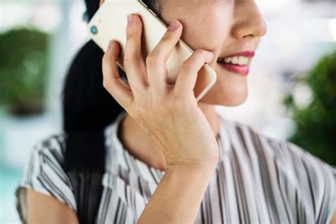 She knows better when I call, answer. .